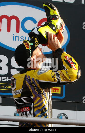 Seeburg, UK. 15. Oktober,. Mce versicherung British Superbike Championship 2017 josh Brookes gewinnt 3. Rennen in Brands Hatch fawkham Credit: glamourstock/alamy leben Nachrichten Stockfoto