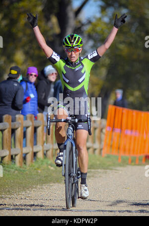 Oktober 14, 2017 - Team 3 Rox Racing-Cannondale's, Erin Huck, feiert Sieg ihrer Elite Frauen bei den US Open von Cyclocross, Valmont Bike Park, Boulder, Colorado. Stockfoto