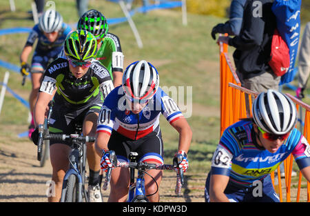 14. Oktober 2017 - Eine frühe Abreiß-Gruppe, einschließlich der französischen nationalen Meister, Caroline Manni (Mitte), bei den US Open von Cyclocross, Valmont Bike Park, Boulder, Colorado. Stockfoto