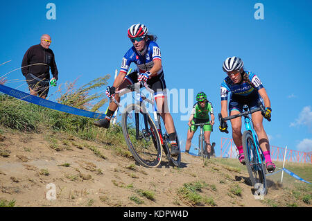 Oktober 14, 2017 - Französische nationale Meister, Caroline Manni, navigiert ein schwieriger Weg - Sturz bei den US Open von Cyclocross, Valmont Bike Park, Boulder, Colorado. Stockfoto