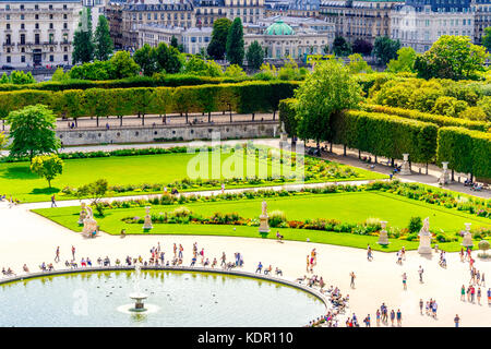 Tuileries Garten an einem schönen Sommertag in Paris Stockfoto