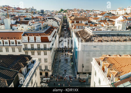 Lissabon, Portugal - 11. August 2017: Luftaufnahme von Lissabon in Portugal von der Rua Augusta Triumphbogen Aussichtspunkt. Stockfoto
