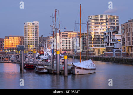 Büro- und Wohngebäude am Kaiserkai, Museumshafen, HafenCity, Hamburg, Deutschland, Europa Stockfoto