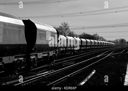 Freightliner "Merry go round" Kohle, die Wagen Güterzug bei Sudforth Lane Abstellgleise (östlich von Knottingley, in der Nähe des Pontefract) Stockfoto