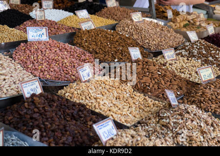 Muttern, Halle, Central Market, Kentrikí Agorá, Athen, Griechenland Stockfoto