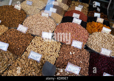 Muttern, Halle, Central Market, Kentrikí Agorá, Athen, Griechenland Stockfoto