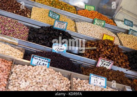 Muttern, Halle, Central Market, Kentrikí Agorá, Athen, Griechenland Stockfoto