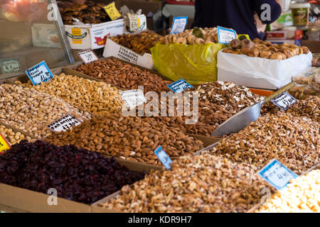 Muttern, Halle, Central Market, Kentrikí Agorá, Athen, Griechenland Stockfoto