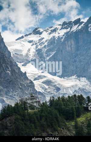 In der Seilbahn La Grave, Frankreich, Europa. Stockfoto