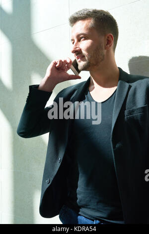 Portrait von selbstbewussten jungen Unternehmer Stockfoto