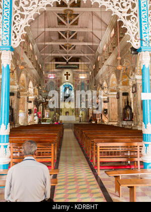 Innenraum der Basilika Santa Cruz in Kochi Stockfoto