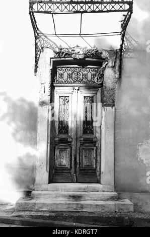 Die Schwarz-Weiß-Fotografie - Alte Holztür plaka Griechenland