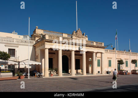 Die wichtigsten Guard Gebäude in St George Square, Valletta, Malta, Europa Stockfoto