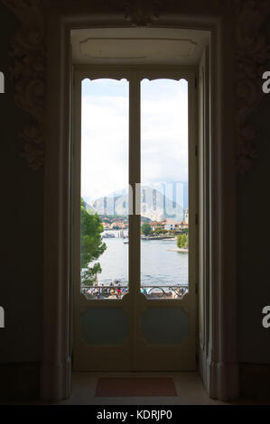 Blick auf den Lago Maggiore und die Borromeo Inseln aus dem Palast auf die Mutter Insel - Stresa - Italien Stockfoto