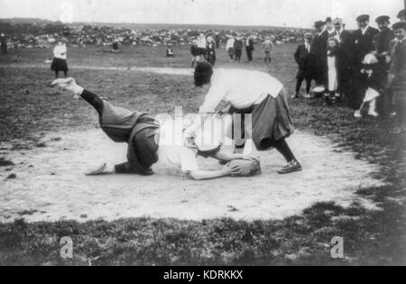 New York weiblichen 'Riesen'-Miss Schnall Schiebetür zum ersten. Miss Morgan auf Tasche. 1913 Stockfoto