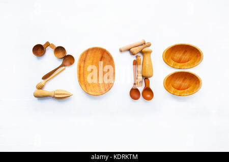 Neues Jahr Konzept für 2018: tools Idee der Holz- Cook auf weißem Hintergrund. Stockfoto