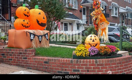 Halloween Dekoration von Häusern, Philadelphia, USA Stockfoto