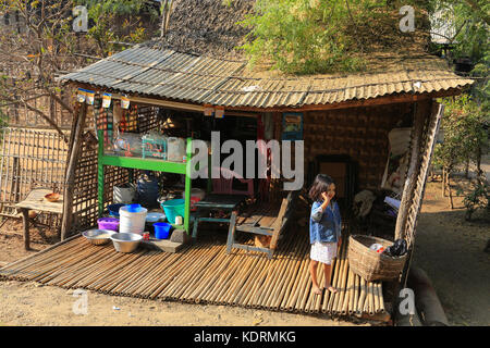 Minhla Dorf auf der rechten (westlichen) Ufer des Irrawaddy Fluss in Myanmar (Burma). Stockfoto