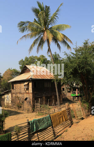 Minhla Dorf auf der rechten (westlichen) Ufer des Irrawaddy Fluss in Myanmar (Burma). Stockfoto