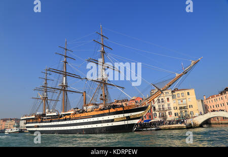 Italienisch Ausbildung Segeln Großsegler Amerigo Vespucci in Venedig Stockfoto