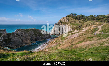 Treppe Loch in der Nähe von Lulworth Cove in Dorset zeigt die gefaltete Kalkschichten als Lulworth Knautschzone bekannt. England, Großbritannien Stockfoto