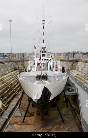 HMS M.33 im Trockendock in Portsmouth Historic Dockyard Stockfoto