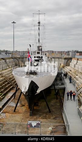 HMS M.33 im Trockendock in Portsmouth Historic Dockyard Stockfoto