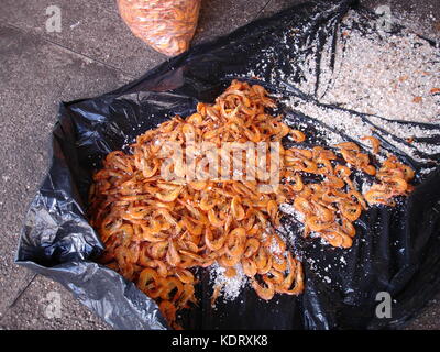 Ver-o-Peso Markt, getrocknete Garnelen auf dem Fußboden, über Kunststoff schwarz Stockfoto