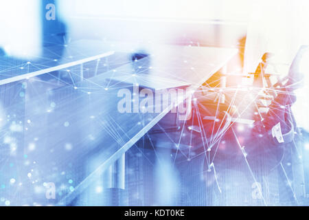 Abstrakte Geschäft Hintergrund mit Tagungsraum und Internet Netzwerk Wirkung. Double Exposure Stockfoto