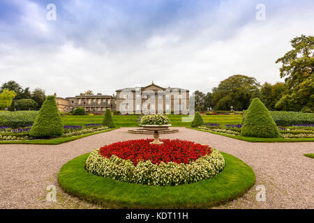 Die formale Gärten der historischen tatton Hall, in der Nähe von Knutsford, Cheshire, England, Großbritannien Stockfoto