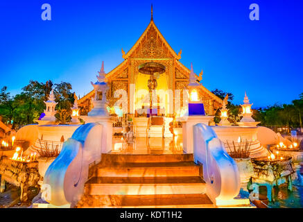 Wat Phra Singh Woramahaviharn im westlichen Teil der Altstadt von Chiang Mai, Thailand, Asien Stockfoto
