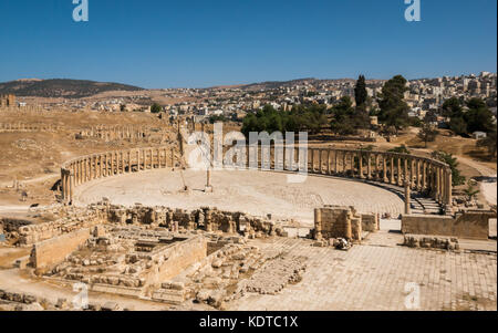 Auf ovalen Plaza und Cardo von Zeus Tempel, der römischen Stadt Jerash, das antike Gerasa, archäologische Stätte, Jordanien, Naher Osten Stockfoto