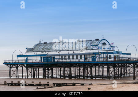 Cleethopes, Lincolnshire, England, Großbritannien - 1. November 2013 Cleethorpes Pier, Lincolnshire, England, Großbritannien, gebaut 1873, ursprüngliche Länge 1200 Fuß Stockfoto