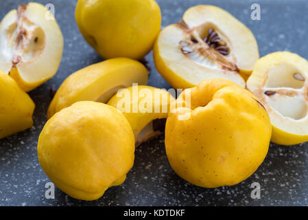 Frische Quitten Früchte. Stockfoto