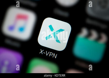 Eine Nahaufnahme des Logos, die die X-VPN-App Symbol, wie auf dem Bildschirm eines Smartphones (nur redaktionelle Nutzung)