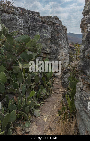 Durchgang zwischen den Canyon der Bergkette. lubango. Angola. Stockfoto