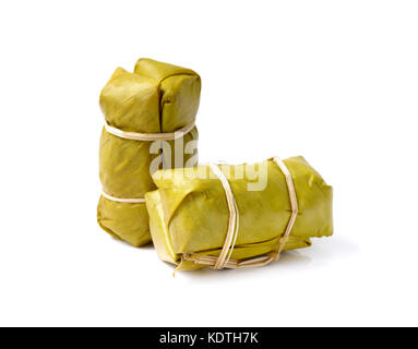 Süße Thai klebrigen Reis mit Banane, traditionelle Thai Food Stil, klebreis im Bananenblatt gedämpft (Khao Tom mat) Stockfoto