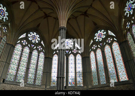 Chapter House in der Salisbury Cathedral, Wiltshire, Großbritannien. Ort der Magna Carta Ausstellung Stockfoto