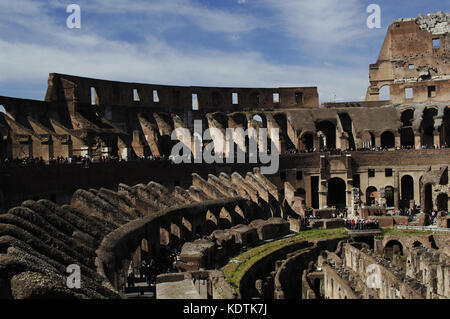 Italien, Rom. flavischen Amphitheater oder zum Kolosseum. römischen Zeit. Bei 70-80 ce gebaut. Flavische Dynastie. Interieur. Stockfoto