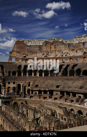 Italien, Rom. flavischen Amphitheater oder zum Kolosseum. römischen Zeit. Bei 70-80 ce gebaut. Flavische Dynastie. Interieur. Stockfoto