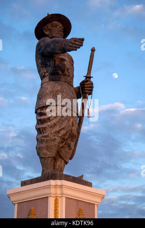 Royal Statue von König anouvong xaiya setthathirath Chao (v) am Chao anouvong Park gelegen, Hauptstadt Vientiane, Laos Stockfoto