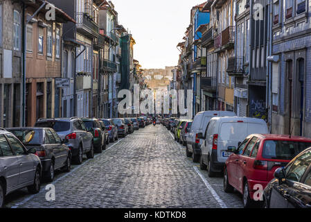 Rua do Almada Kopfsteinpflaster Straße in Cedofeita ehemalige Zivilpfarrei der Stadt Porto auf der Iberischen Halbinsel, zweitgrößte Stadt Portugals Stockfoto