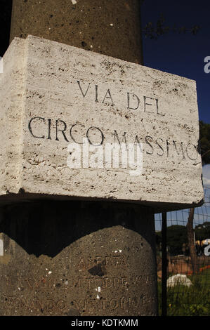 Italien Rom. Der Circus Maximus (Circo Massimo). alten römischen Streitwagenrennen Stadion. Poster mit Beschriftung der via Circo Massimo. Stockfoto