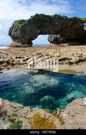 Natural Arch und Reef Pool, Martins, Niue, South Pacific Stockfoto