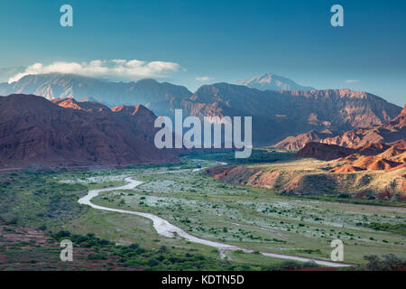 Die Quebrada de la Conches vom Mirador Tres Cruces in Valles Calchaquies, Provinz Salta, Argentinien Stockfoto