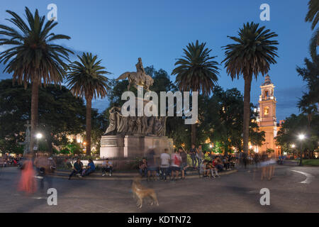 Plaza 9 de Julio in der Dämmerung, Salta, Argentinien Stockfoto