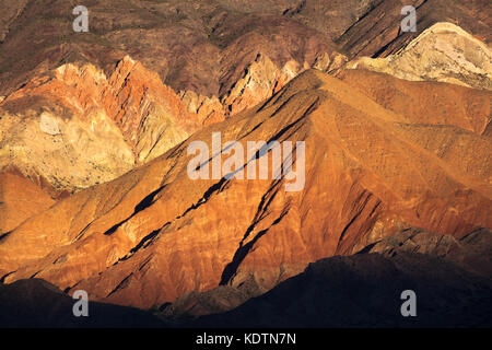 Farben in den Bergen der Quebrada de Humahuaca nr tilcara, Provinz Jujuy, Argentinien Stockfoto