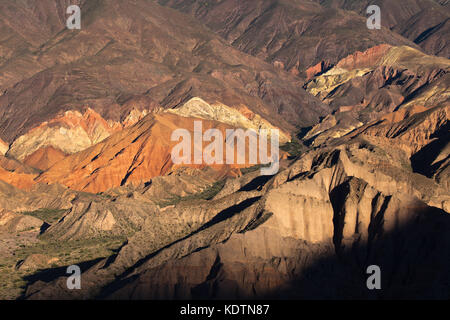 Farben in den Bergen der Quebrada de Humahuaca nr tilcara, Provinz Jujuy, Argentinien Stockfoto