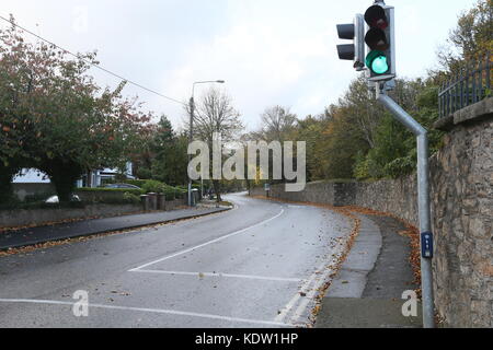 Dublin, Irland. 16 Okt, 2017. Eine leere Straße in South Dublin während der bauen bis zu Ophelia. Bild aus Dublin, Irland während der bis zu Sturm Ophelia bauen. Die ex hurricane Storm wird vorausgesagt, der Stärkste zu sein Irland seit Jahrzehnten zu schlagen. Credit: Brendan Donnelly/Alamy leben Nachrichten Stockfoto