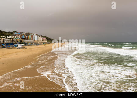 Boscombe, Dorset, Großbritannien, 16. Oktober 2017. Ehemalige tropischer Sturm und ex - Hurrikan Ophelia über der Südküste. Starke Winde und ungewöhnlich hohe Temperaturen im Herbst begleitet das stürmische Wetter zu erstellen. Stockfoto